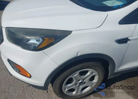2018 Ford Escape S z USA, uszkodzony, nr VIN 1FMCU0F74JUB42220